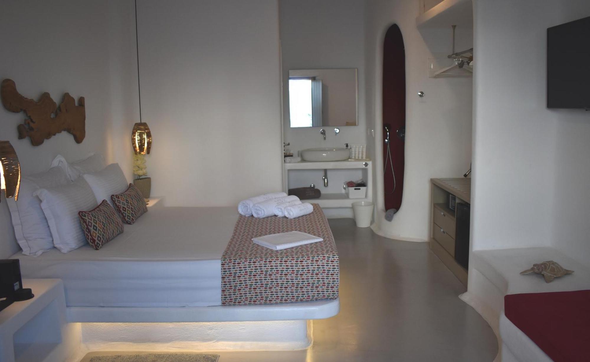 Angels Pillow Luxury Boutique Residence - Adults Only Naousa  Room photo