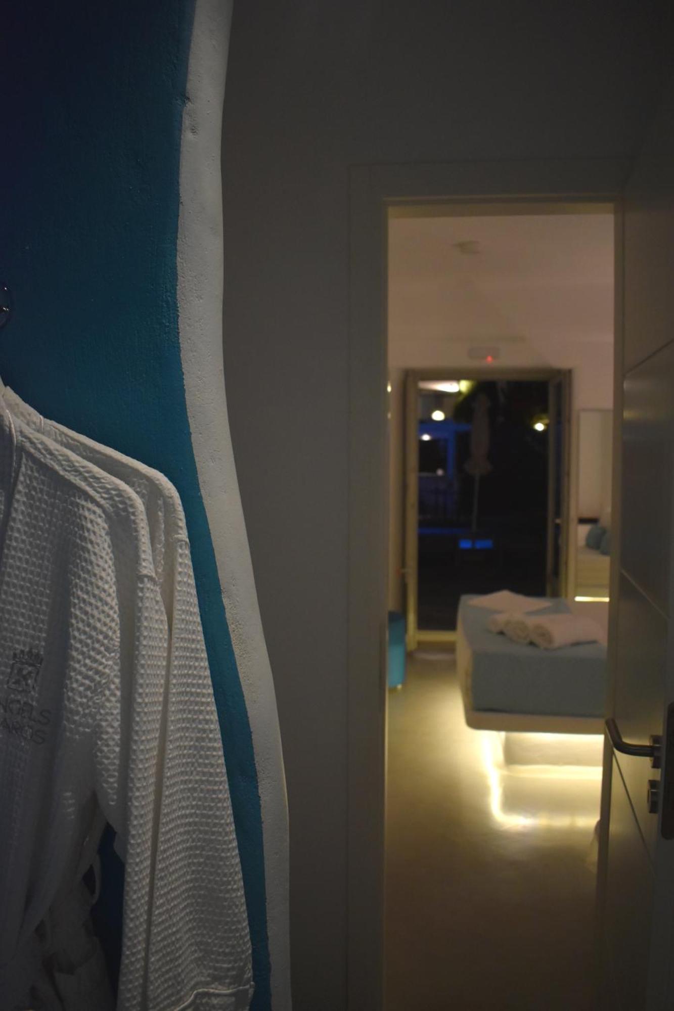 Angels Pillow Luxury Boutique Residence - Adults Only Naousa  Room photo