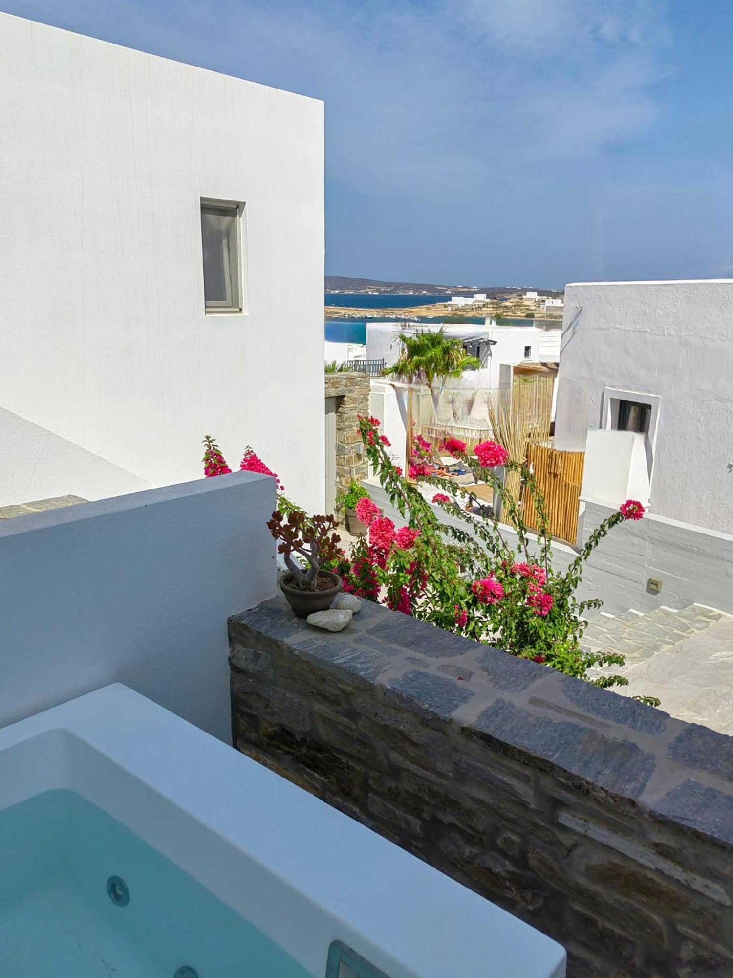 Angels Pillow Luxury Boutique Residence - Adults Only Naousa  Room photo